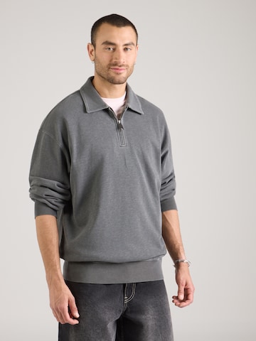 Carhartt WIP - Camiseta 'Chase' en gris: frente
