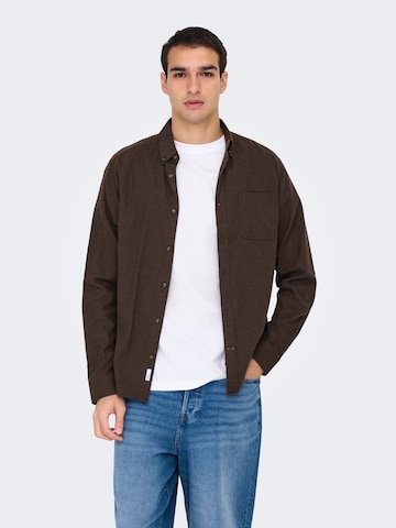 Coupe regular Chemise 'ONSROAD' Only & Sons en marron : devant