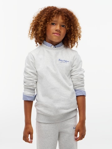 TOMMY HILFIGER Sweatshirt 'Essential' in Grijs: voorkant