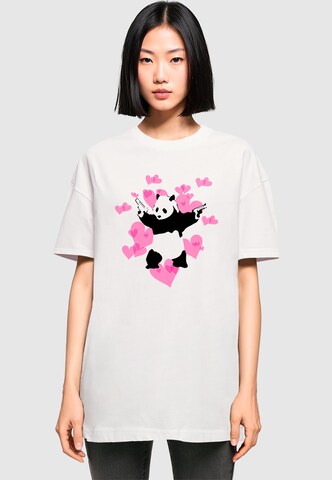 Merchcode T-Shirt 'Brandalised - Panda Guns With Hearts' in Weiß: Vorderseite