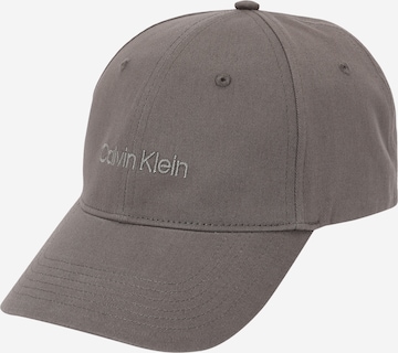 Casquette Calvin Klein en gris : devant