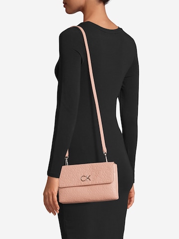 Calvin Klein Τσάντα ώμου σε ροζ