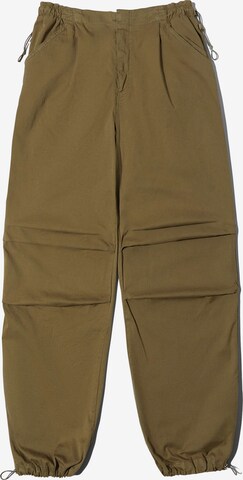 Bershka Regular Pants in Green: front