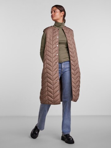 Gilet 'Fawn' di PIECES in marrone