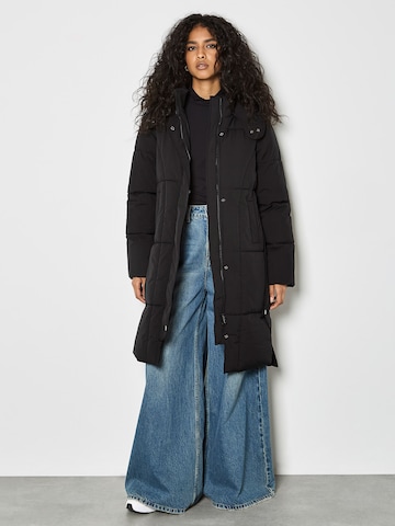 Veste bavaroise ' ' Apricot en noir : devant