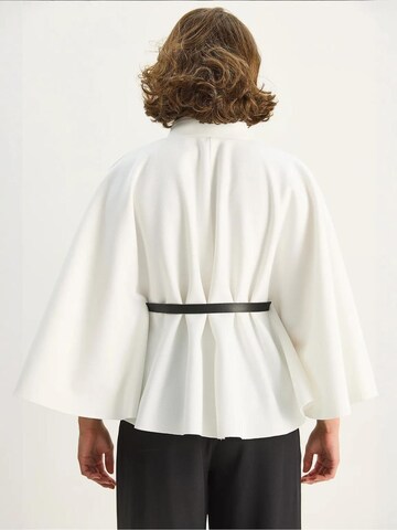 Bianco Lucci Cape in Weiß