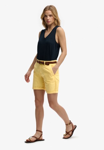 Superdry & Co Regular Chino in Geel