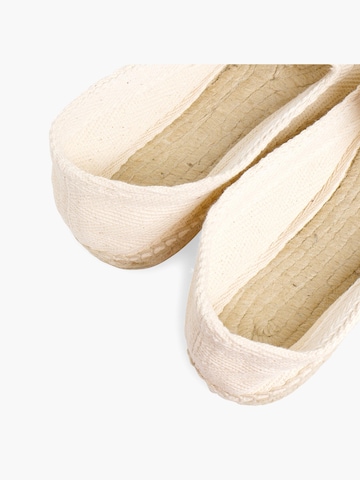 Scarpa bassa di Pisamonas in beige