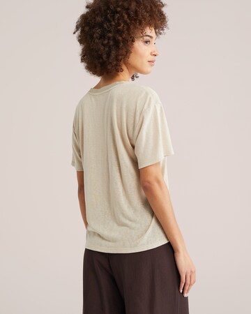 Tricou de la WE Fashion pe bej