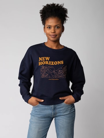 Watapparel Sweatshirt 'New horizons are everywhere ' in Blauw: voorkant