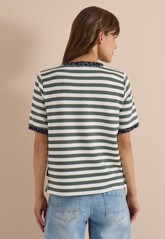 Tricou de la CECIL pe verde
