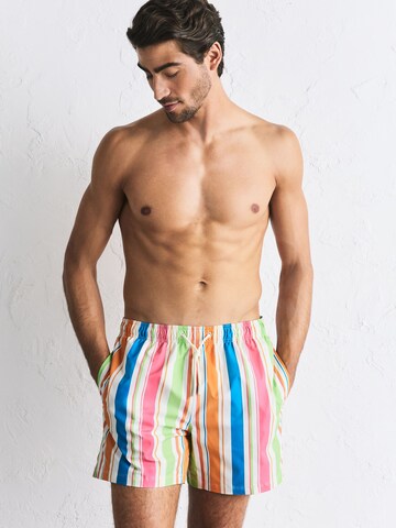 Shorts de bain Next en mélange de couleurs : devant