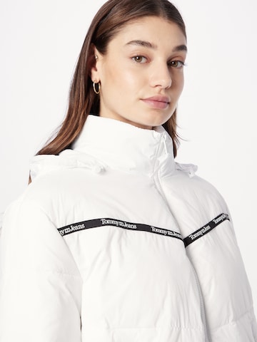 Veste mi-saison Tommy Jeans en blanc