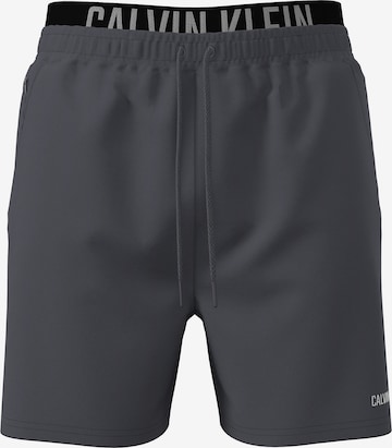 Shorts de bain 'Intense Power' Calvin Klein en gris : devant