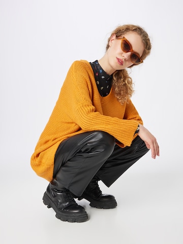 Noisy may Υπερμέγεθες πουλόβερ 'Vera' σε πορτοκαλί