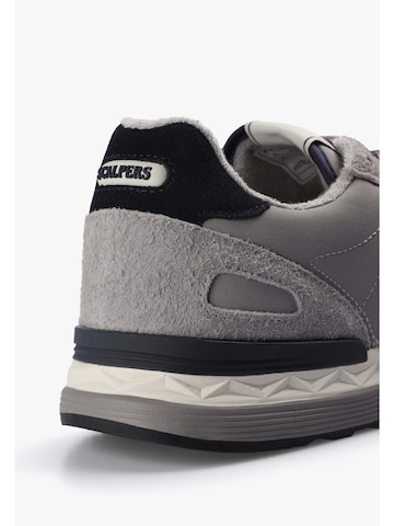 Scalpers Ниски маратонки ' ' в сиво