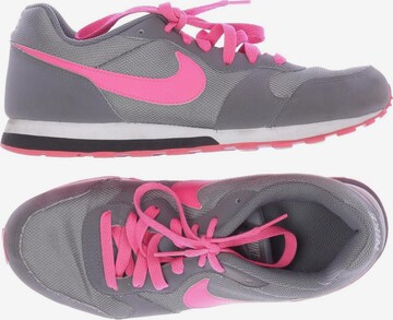 NIKE Sneaker 38,5 in Grau: predná strana