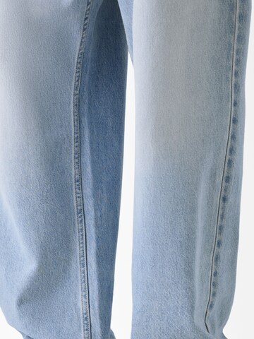 Bershka Ohlapna forma Kavbojke | modra barva
