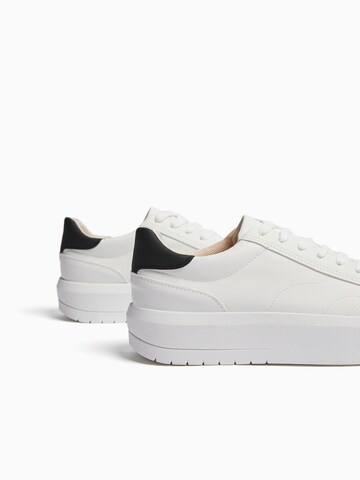 Bershka Sneaker in Weiß