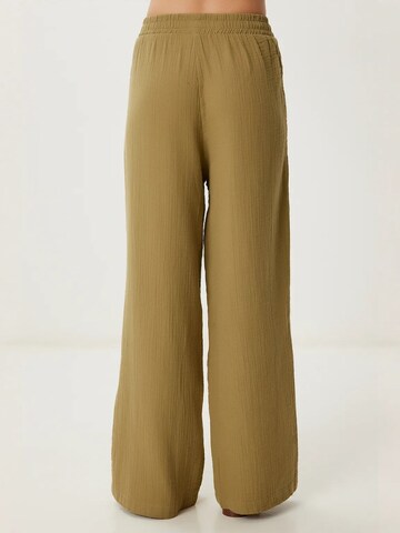 Completo pantalone di Happiness İstanbul in verde