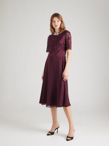 Robe de cocktail Vera Mont en violet : devant