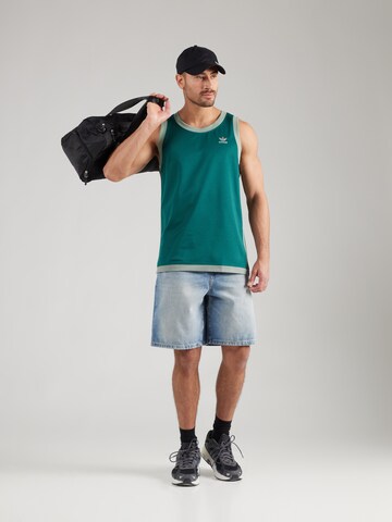 ADIDAS ORIGINALS - Camiseta 'Adicolor' en verde