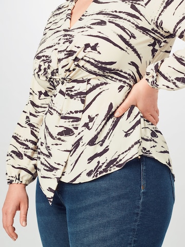 River Island Plus - Blusa 'Tina' en beige