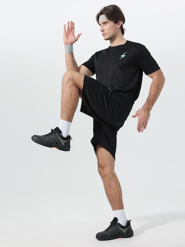 YOUTHUP Tracksuit in Black