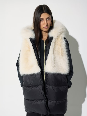 Lola Casademunt Vest in Black: front