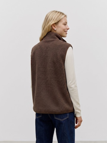 VERO MODA - Chaleco en marrón