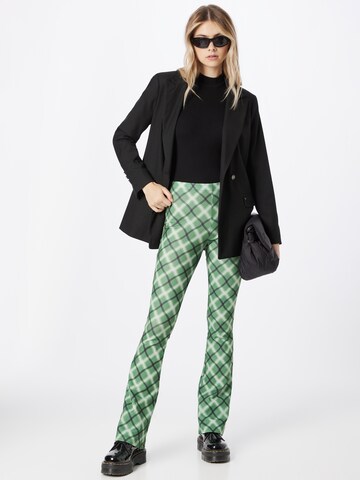 évasé Pantalon Nasty Gal en vert