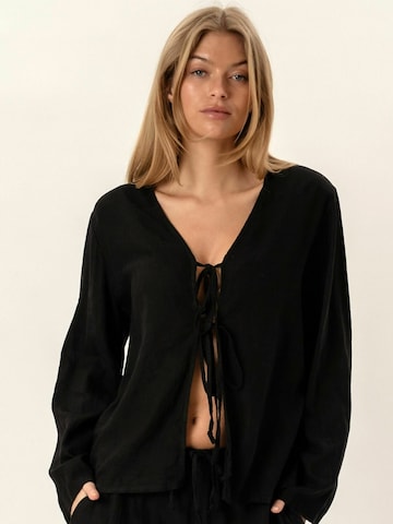 It's May - Top ' Bow ' en negro: frente