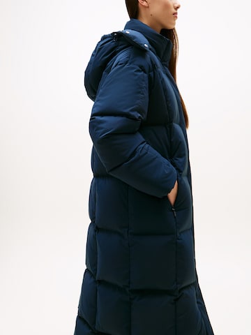 Tommy Jeans Zimní kabát 'Alaska' – modrá