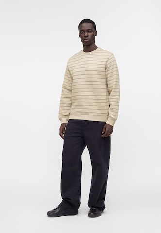 GUESS Sweatshirt in Beige