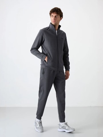Tommy Life Sweat suit in Grey: front