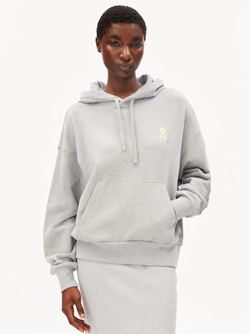 ARMEDANGELS Sweatshirt 'FRANCISARAA' in Grijs: voorkant