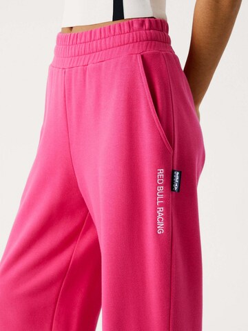 Wide leg Pantaloni di Red Bull Racing x Pepe Jeans in rosa