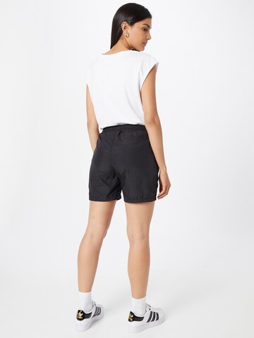 Urban Classics Regular Shorts in Schwarz