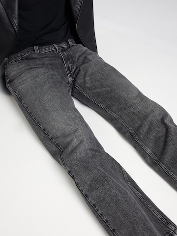 LEVI'S ® Regular Jeans '555 96' in Grau