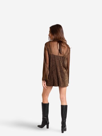 Robe THE-ARE en or