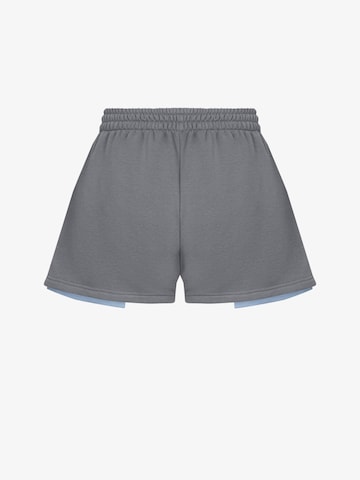 Loosefit Pantalon 'POCKET SHORTS BEIGE' FEMSSY en gris