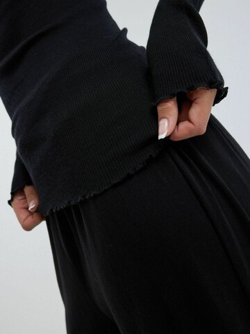 Seamless Basic Top ' Wooly ' in Zwart