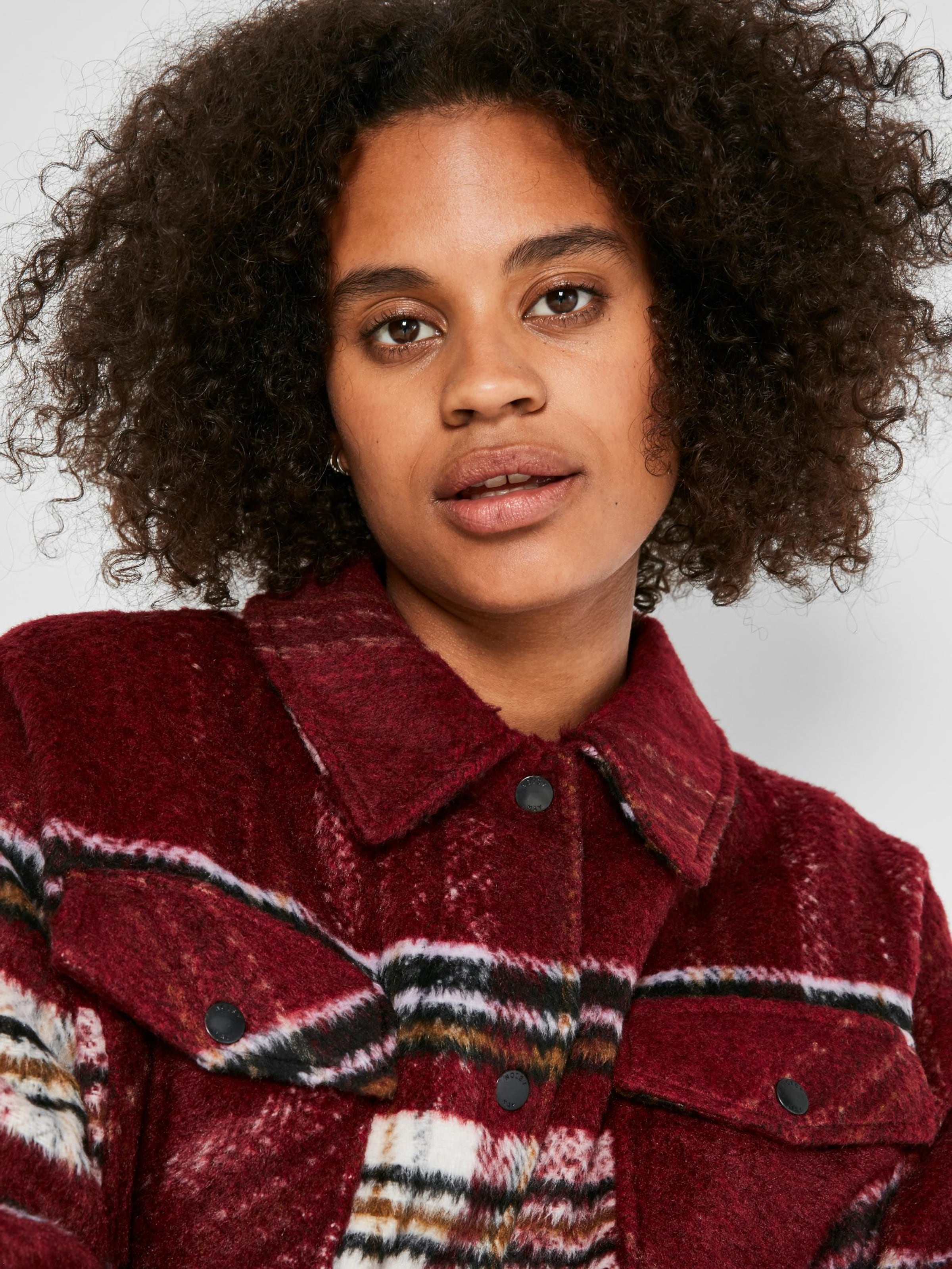 Noisy may Between season jacket Lulu in Blood Red ABOUT YOU