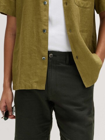 Marks & Spencer Regular Shorts in Grün