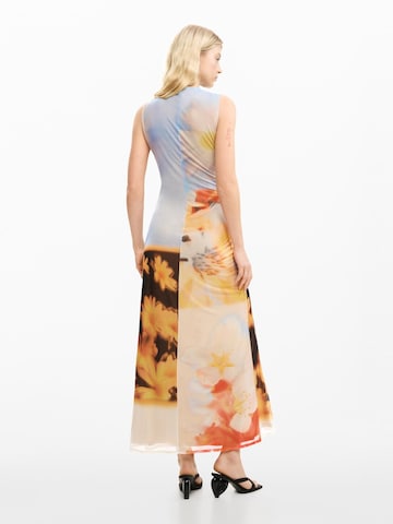 Rochie de la Desigual pe mai multe culori