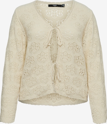 Vero Moda Curve Neuletakki 'VMCAVA' värissä beige: etupuoli