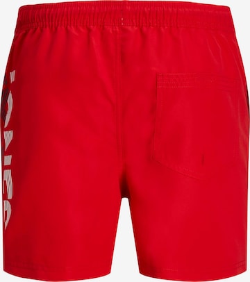 JACK & JONES Plavecké šortky 'Fiji' – červená