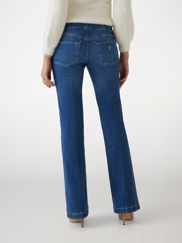 GUESS Flared Jeans in Blau
