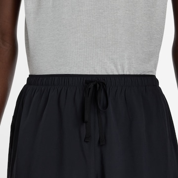 new balance - Regular Calças de desporto 'RC Essential Short 7"' em preto