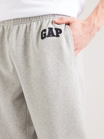 GAP Tapered Hose in Grau